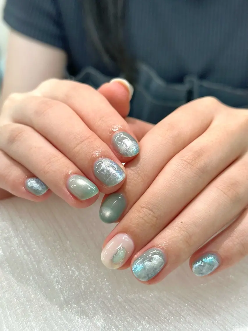 ネイル 水色 ニュアンスネイル 夏ネイル ハンドネイル Amori kanaのネイルデザイン