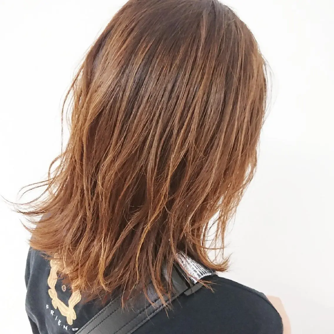 ミディアム カラー ベージュカラー yoshi （髙橋）のヘアスタイル