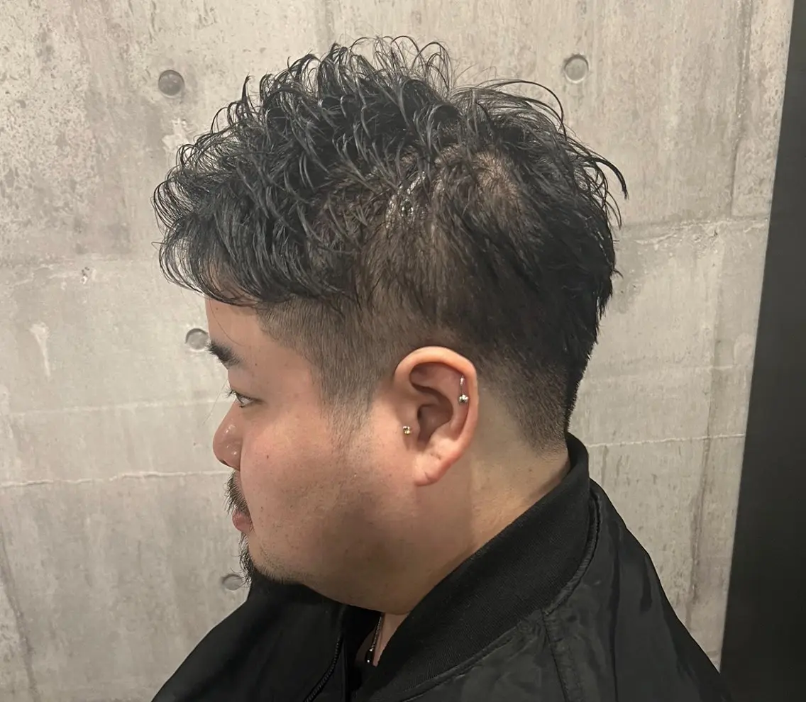 メンズ アップバング フェードカット メンズ縮毛矯正 🎖アジマ リョオのヘアスタイル