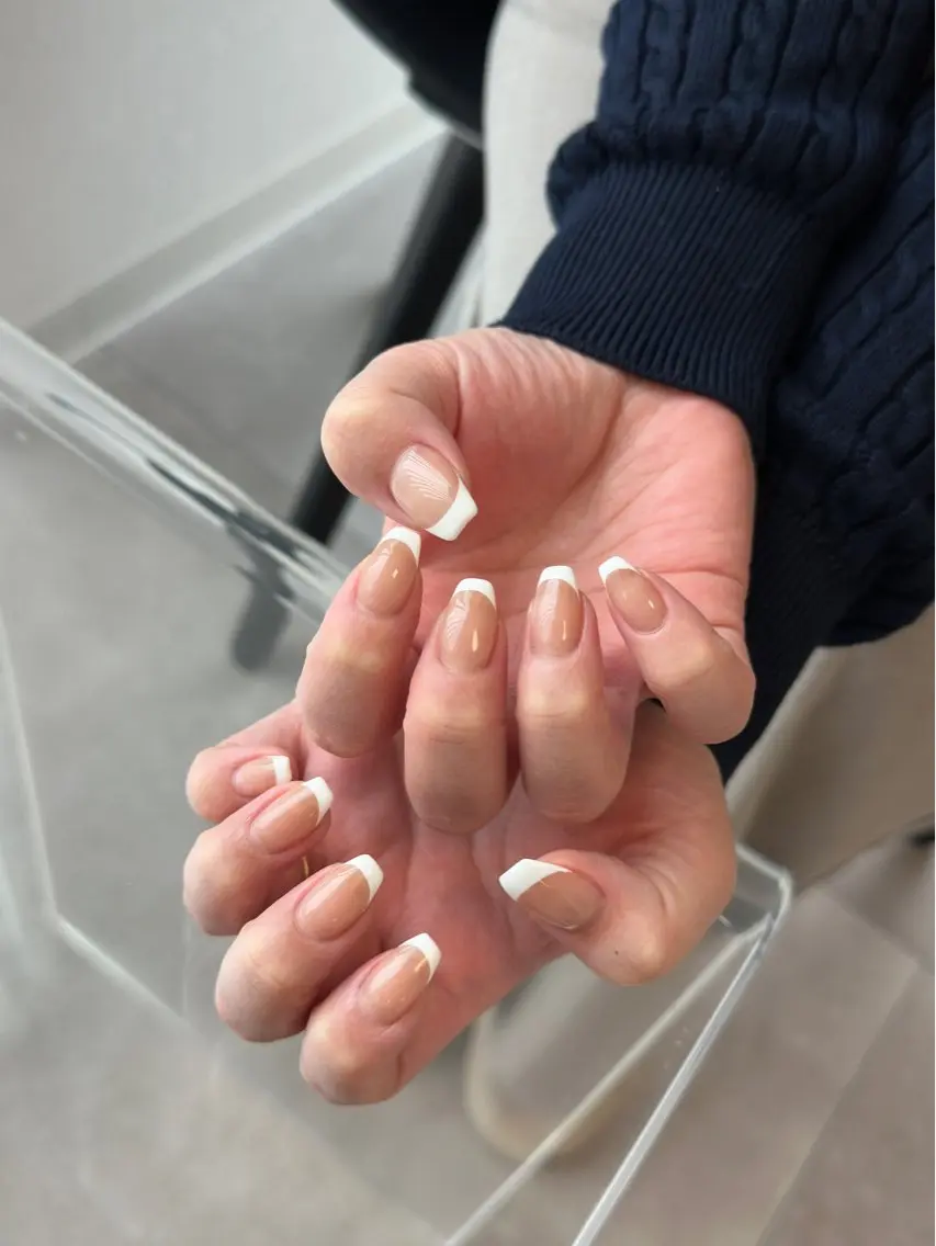 日付限定フレンチネイル モデル施術 ¥4500の写真