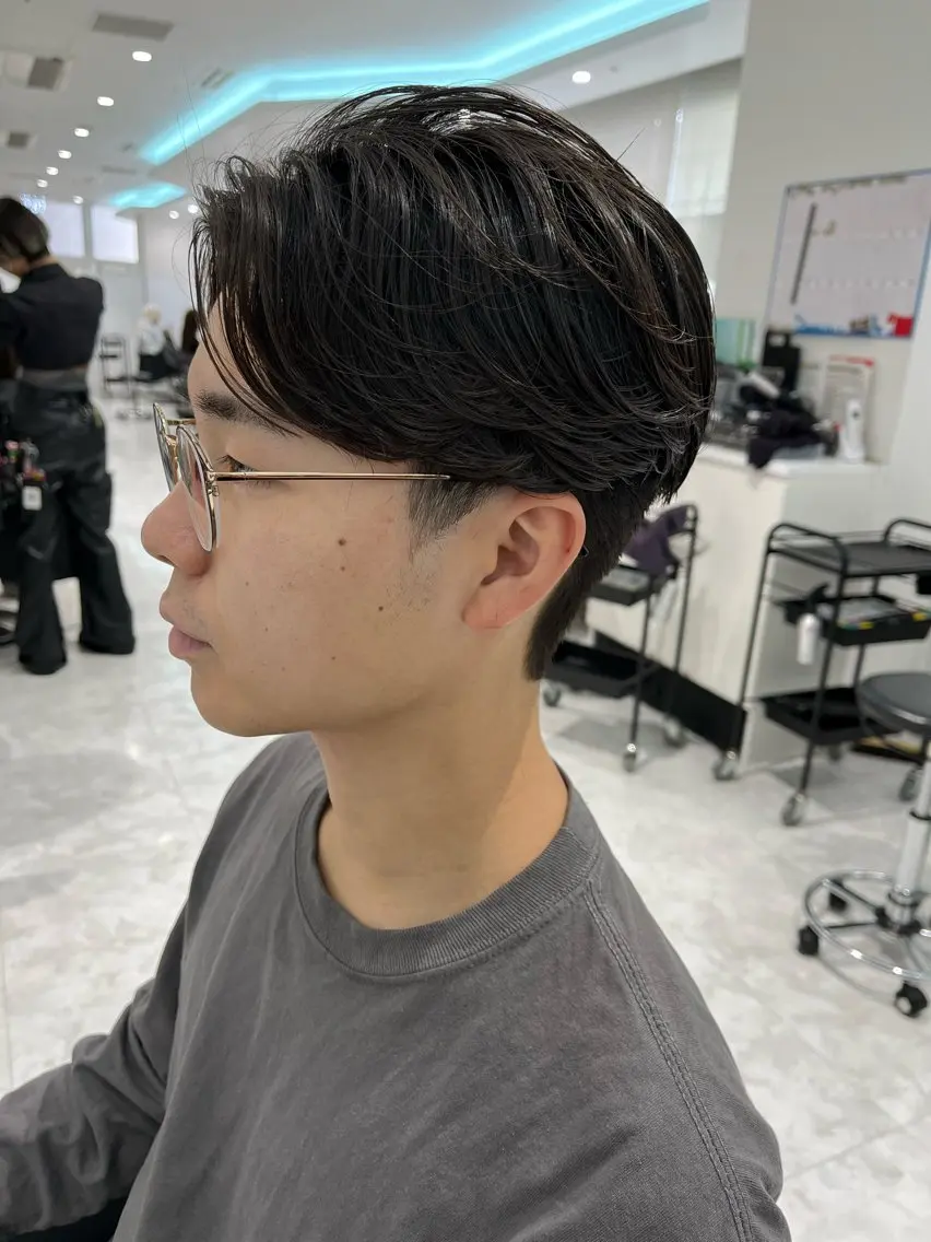 ショート パーマ メンズ カット パーマ トリートメント ヘアセット センターパート/毛 流れ/パーマ特化のヘアスタイル