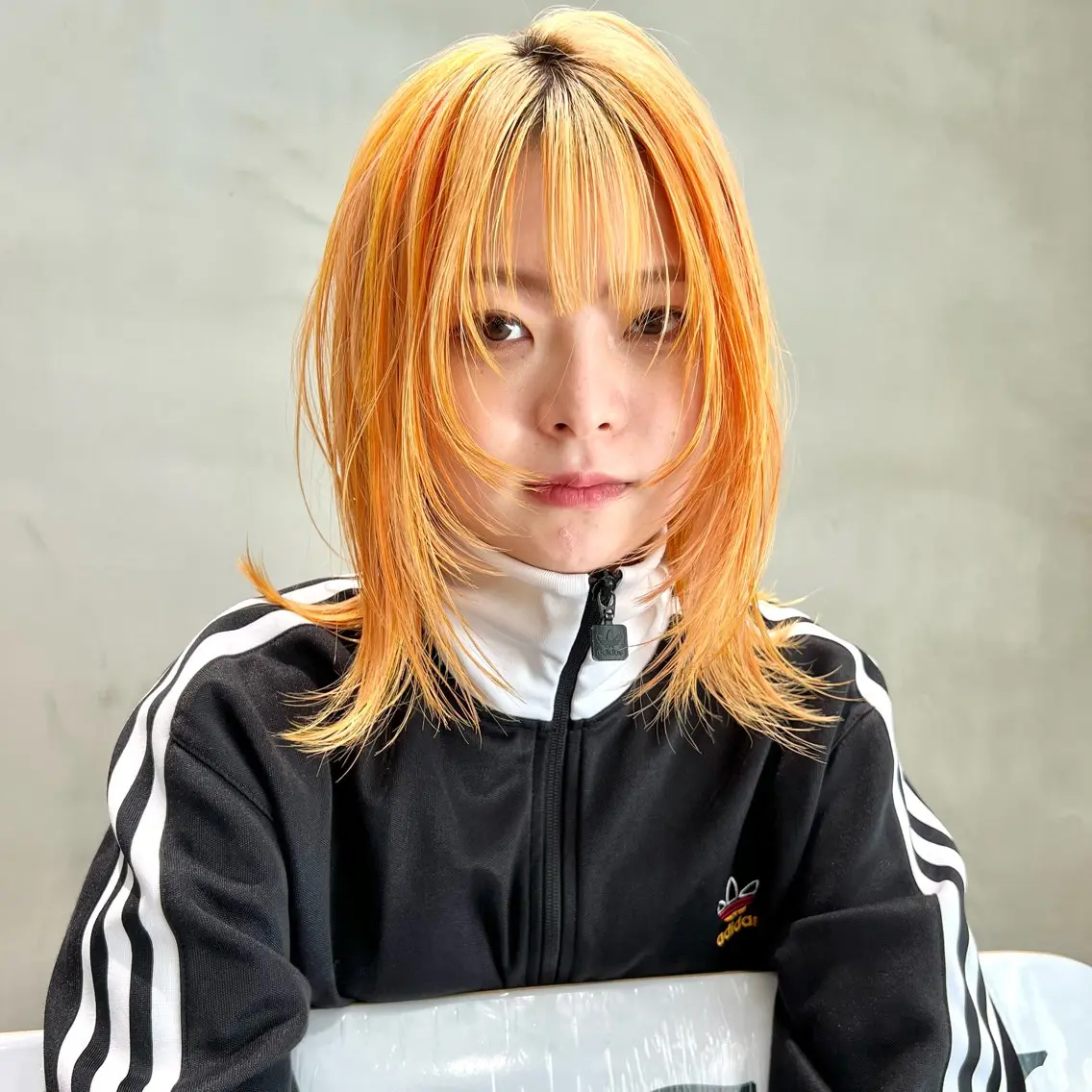 セミロング カラー ブリーチ ハイトーンカラー レイヤーカット 似合わせカット 小顔カット カット ヘアカラー トリートメント 新宿/レイヤーカット 髪質改善/小顔見せのヘアスタイル