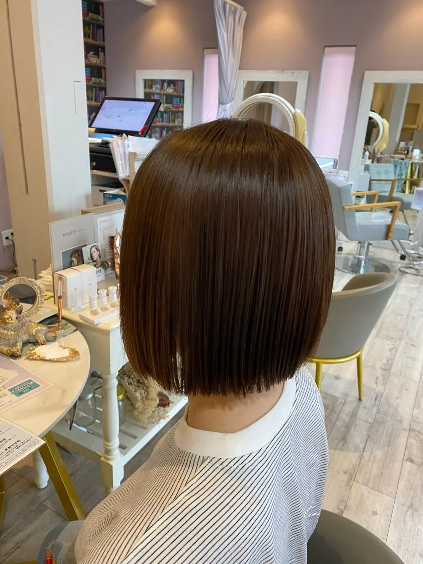 ショート ボブ かまだ しおりのヘアスタイル