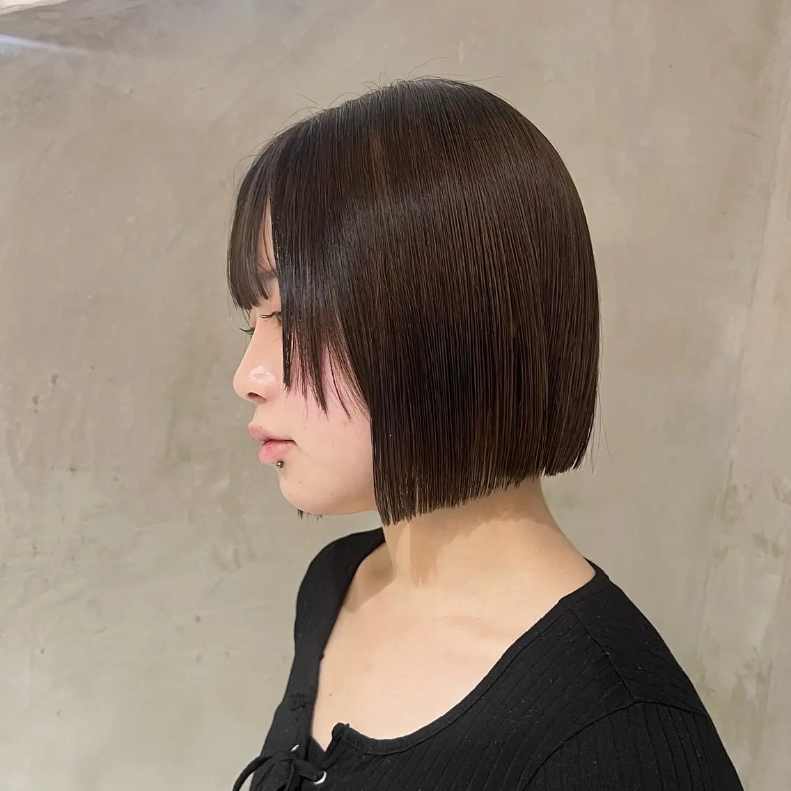 ミディアム カット ヘアカラー トリートメント 切りっぱなしボブ/ 艶カラー/綾莉のヘアスタイル