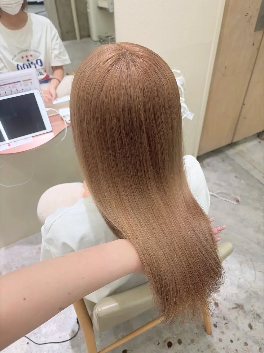 セミロング ヘアカラー ✨艶々ベージュカラー 🫧/ Ririkaのヘアスタイル