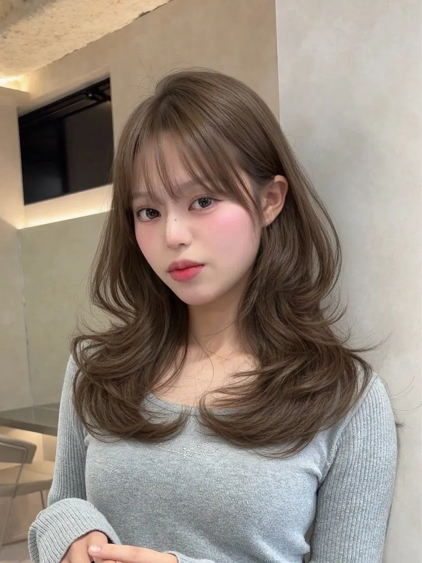 セミロング 顔まわりレイヤー 顔周りカット ハイレイヤー レイヤーカット ローレイヤー MOMOHA/ 🍑レイヤーカットのヘアスタイル