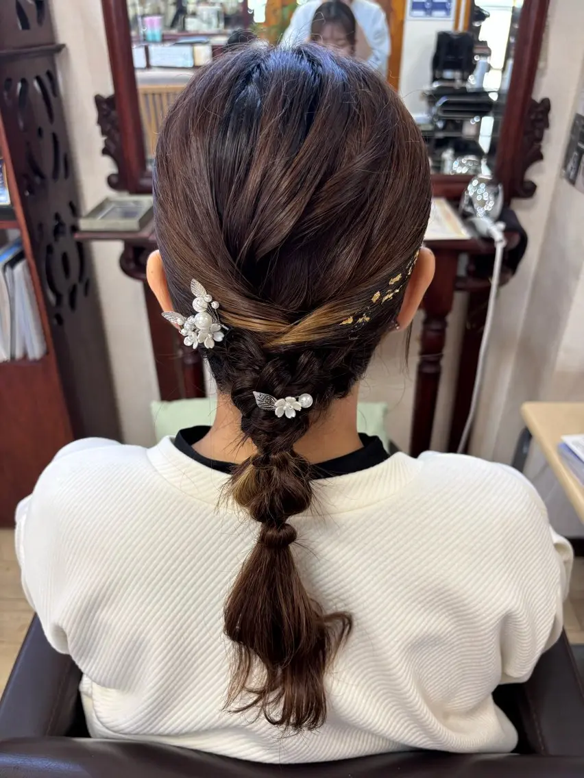 セミロング ヘアアレンジ ヘアセット 桑野 葵のヘアスタイル