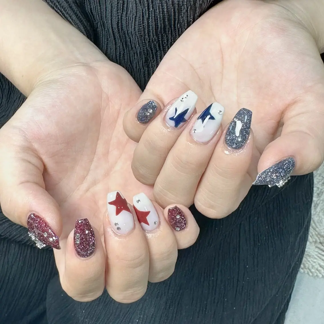 ネイル チークネイル フレンチネイル ジェルネイル ガーリー キラキラネイル ハンドネイル UM Nail Salonのネイルデザイン