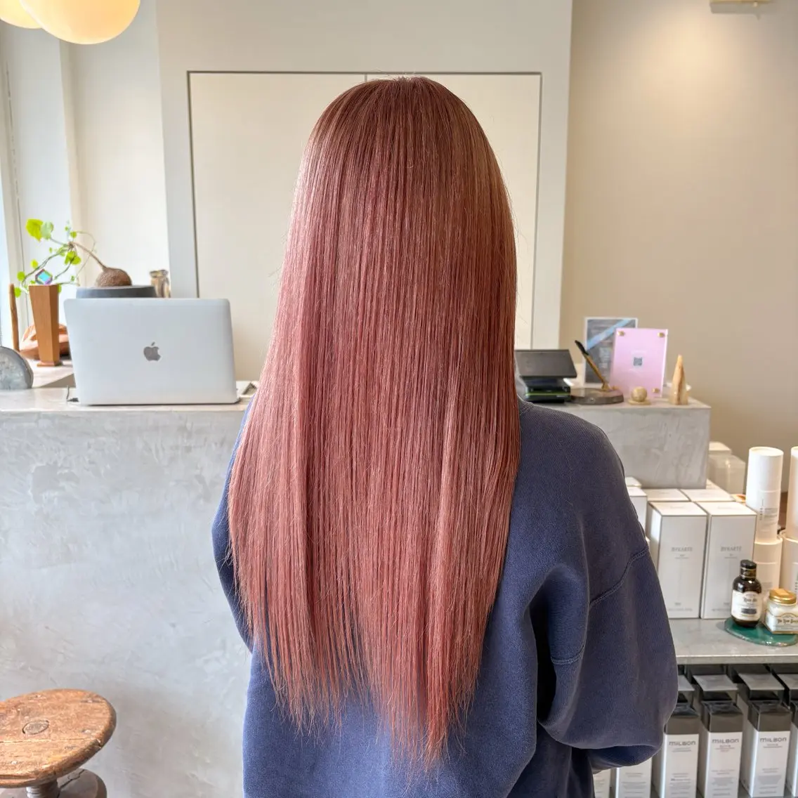 ロング カラー ベージュカラー ピンクカラー ピンクベージュ 安西 香利奈のヘアスタイル