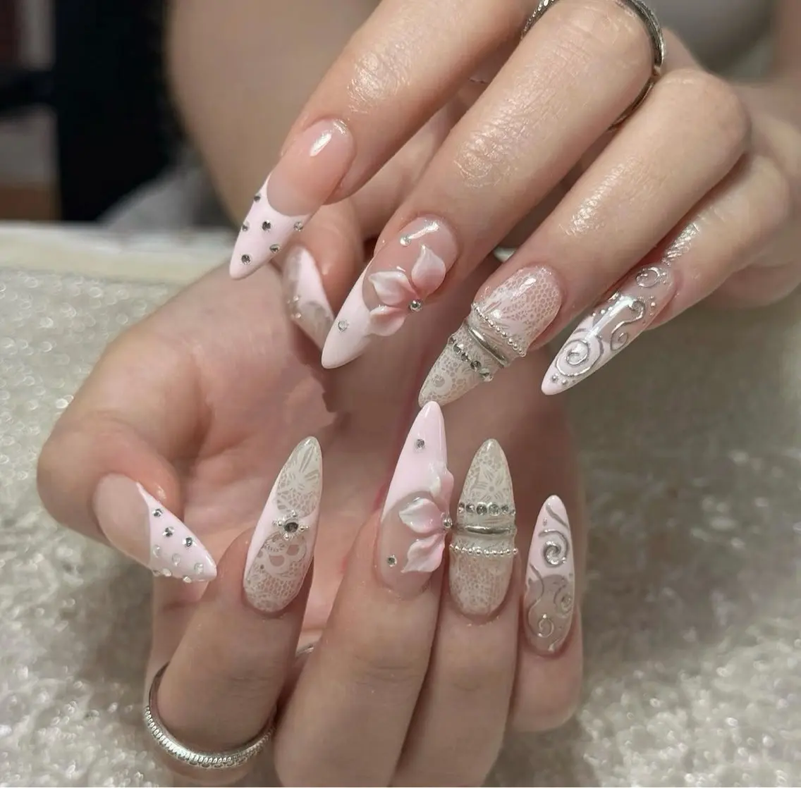 ネイル アートネイル ボルドー フレンチネイル ジェルネイル 氷ネイル・うるうるネイル ハンドネイル Julie NailSalonのネイルデザイン