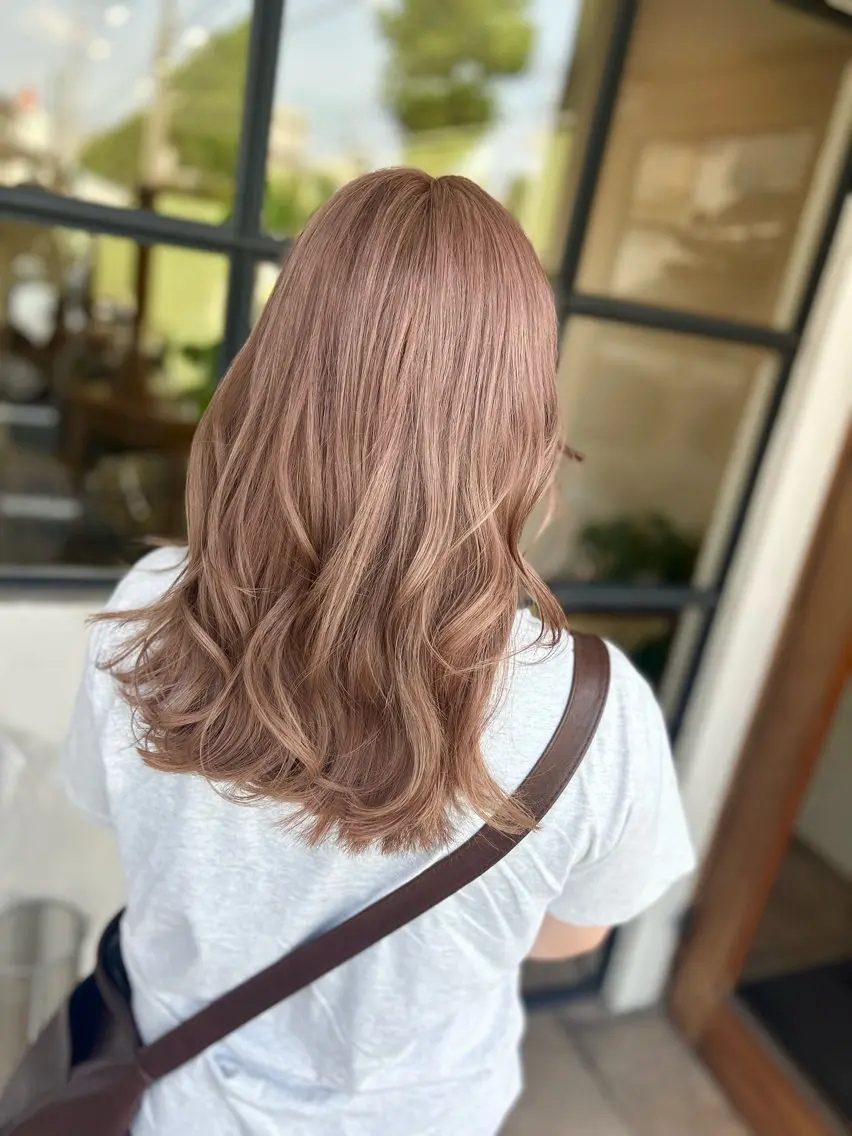ロング カラー ベージュカラー ブリーチ ピンクカラー ピンクベージュ カット ヘアカラー 井上 花音のヘアスタイル