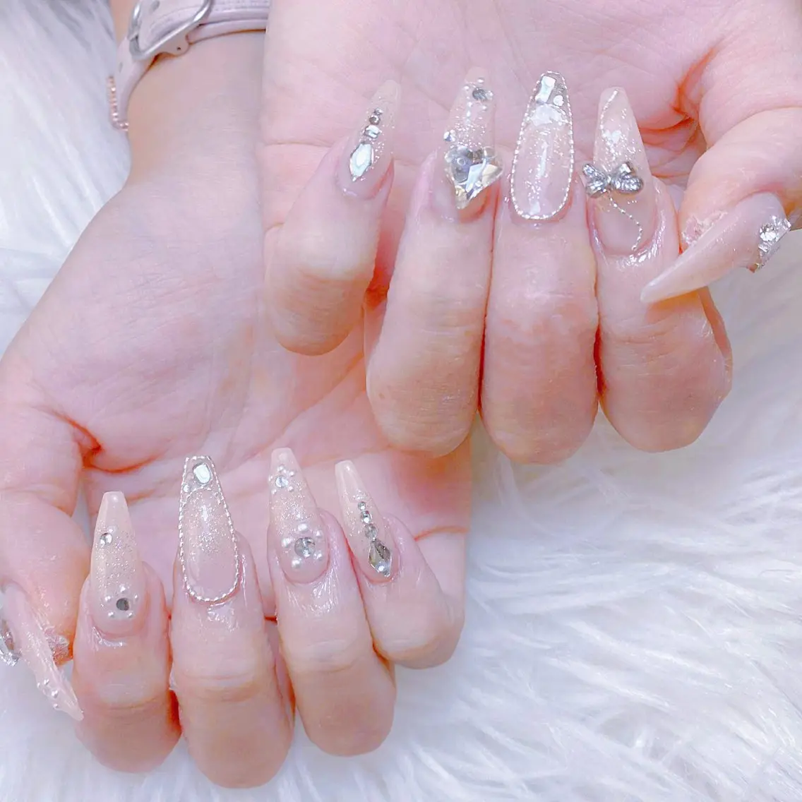ネイル チークネイル 長さ出し フレンチネイル ジェルネイル ガラスフレンチ ハンドネイル anh nail anne🤍のネイルデザイン