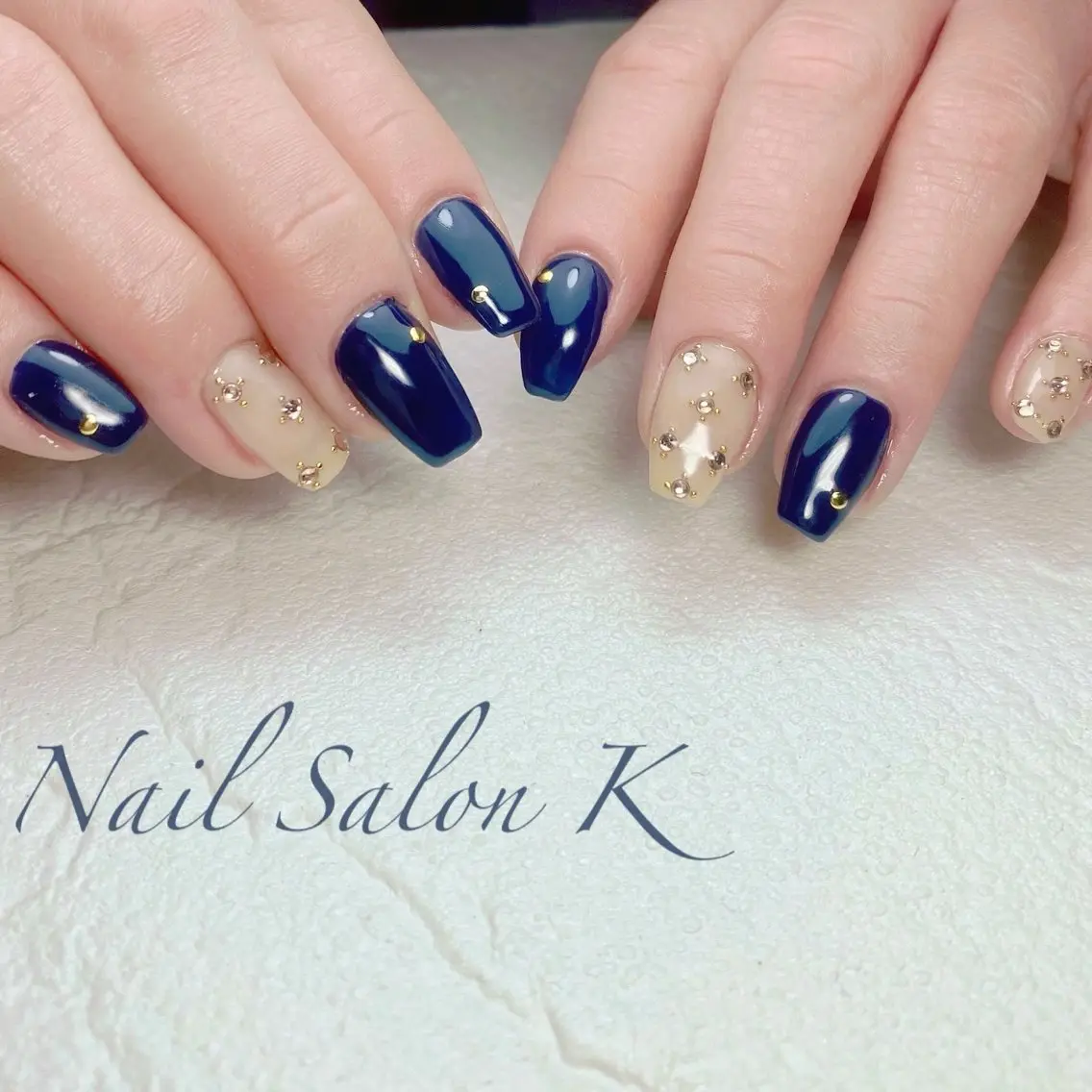 ネイル ドット ネイビー ワンカラーネイル ストーンネイル ハンドネイル Nail Salon K 🧸美爪育成のネイルデザイン