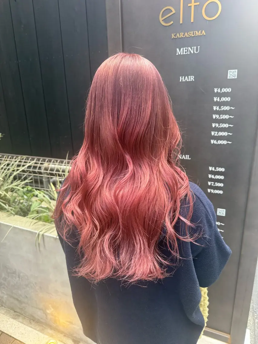 ロング カラー ブリーチ カットパーマ3000 円/水曜日モデルのヘアスタイル