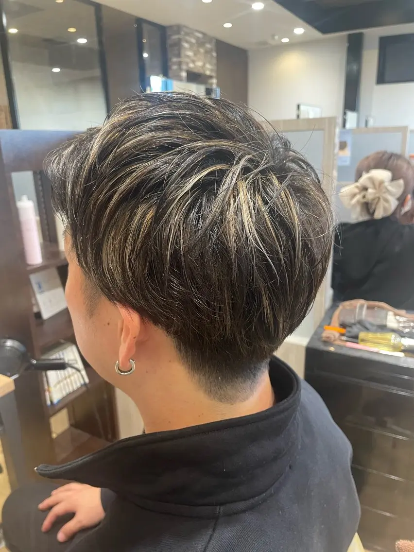 カラー ヘアカラー 中村 誠也のヘアスタイル