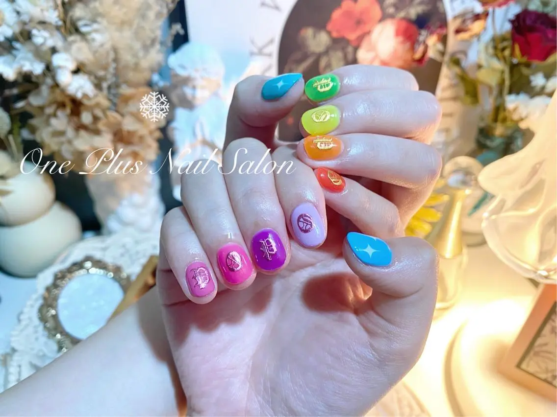 ショート カラー ネイル 持ち込み One Plus Nail Salonのネイルデザイン