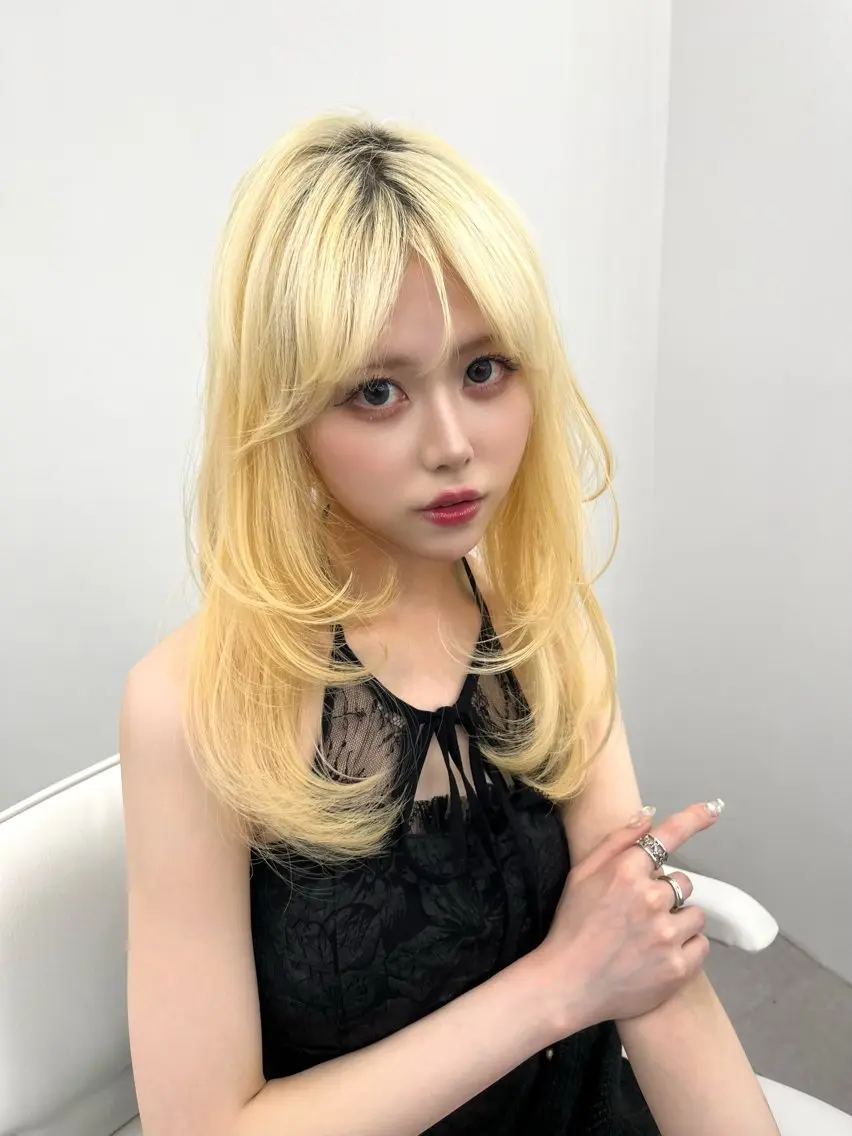 ミディアム カラー アッシュ ベージュカラー 黒髪 ブリーチ ブルーカラー 盛れる顔周り✨韓国式 レイヤーkanatoのヘアスタイル
