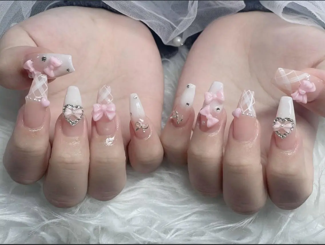ネイル 韓国ネイル マグネットネイル 持ち込み ニュアンスネイル シンプルネイル ハンドネイル Huyn Nail Shinjyukuのネイルデザイン