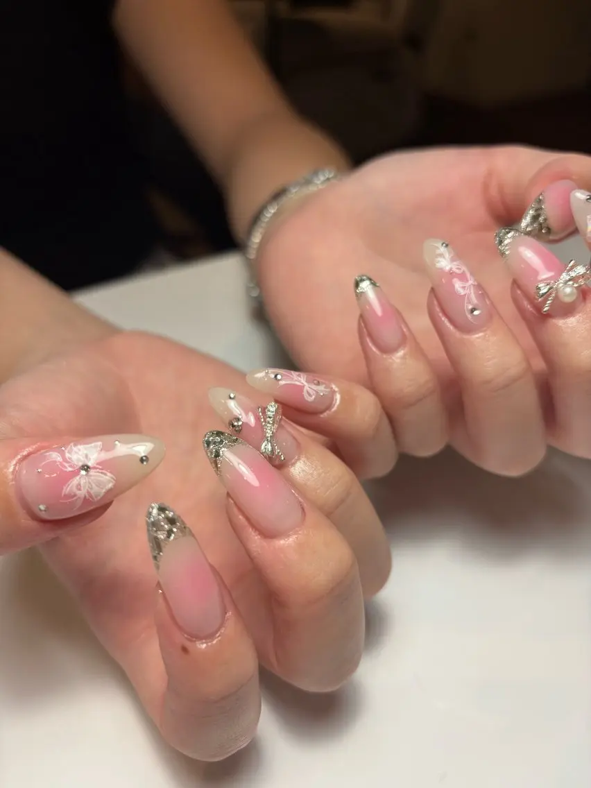 ネイル チークネイル フレンチネイル ガラスフレンチ リボン ハンドネイル ballie／小野原 なつみのネイルデザイン