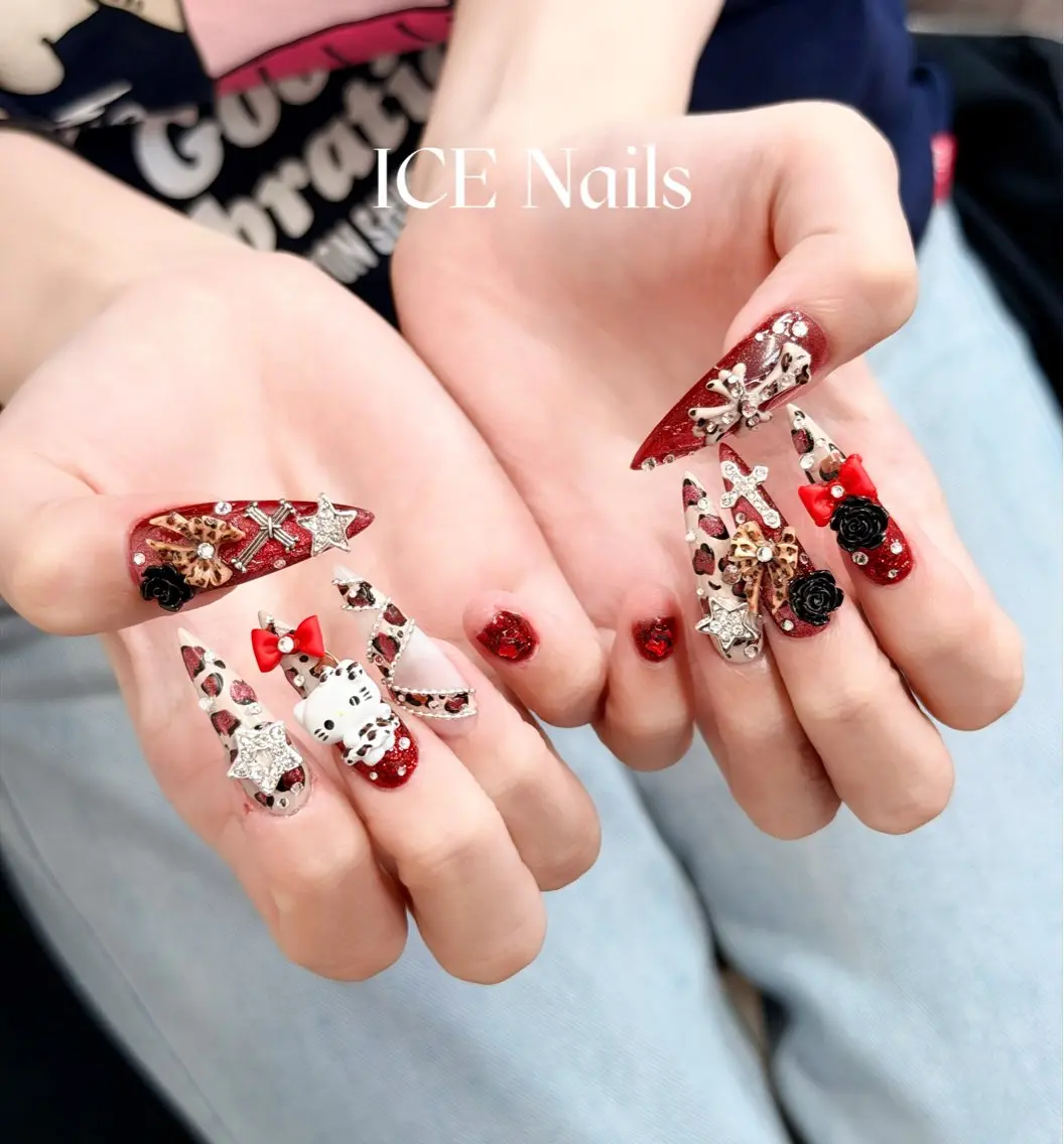 ネイル ガーリー キラキラネイル 韓国ネイル ロングネイル ピンク ハンドネイル ICE Nailsのネイルデザイン