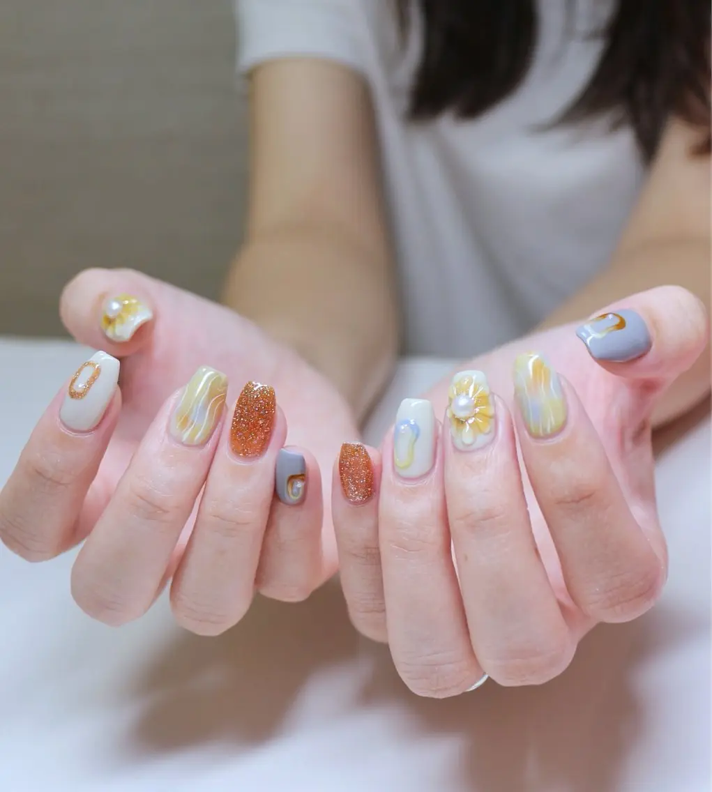 ネイル フラワーネイル ニュアンスネイル オレンジ ぷっくりネイル 黄色 ハンドネイル Baku Nailsのネイルデザイン