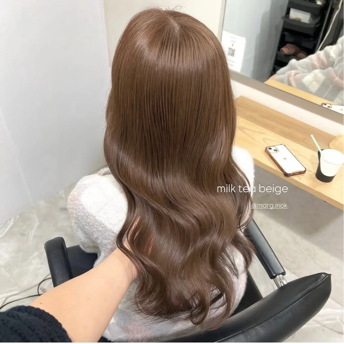 セミロング カラー ブリーチ ダブルカラー ブリーチなしカラー 前川 朋香のヘアスタイル