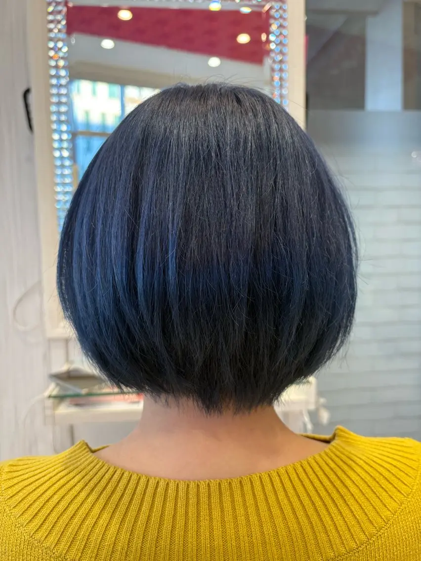 ショート カラー ブリーチ ハイトーンカラー ネイビーカラー 🦋‪髪質改善🦋‪ 永倉のヘアスタイル