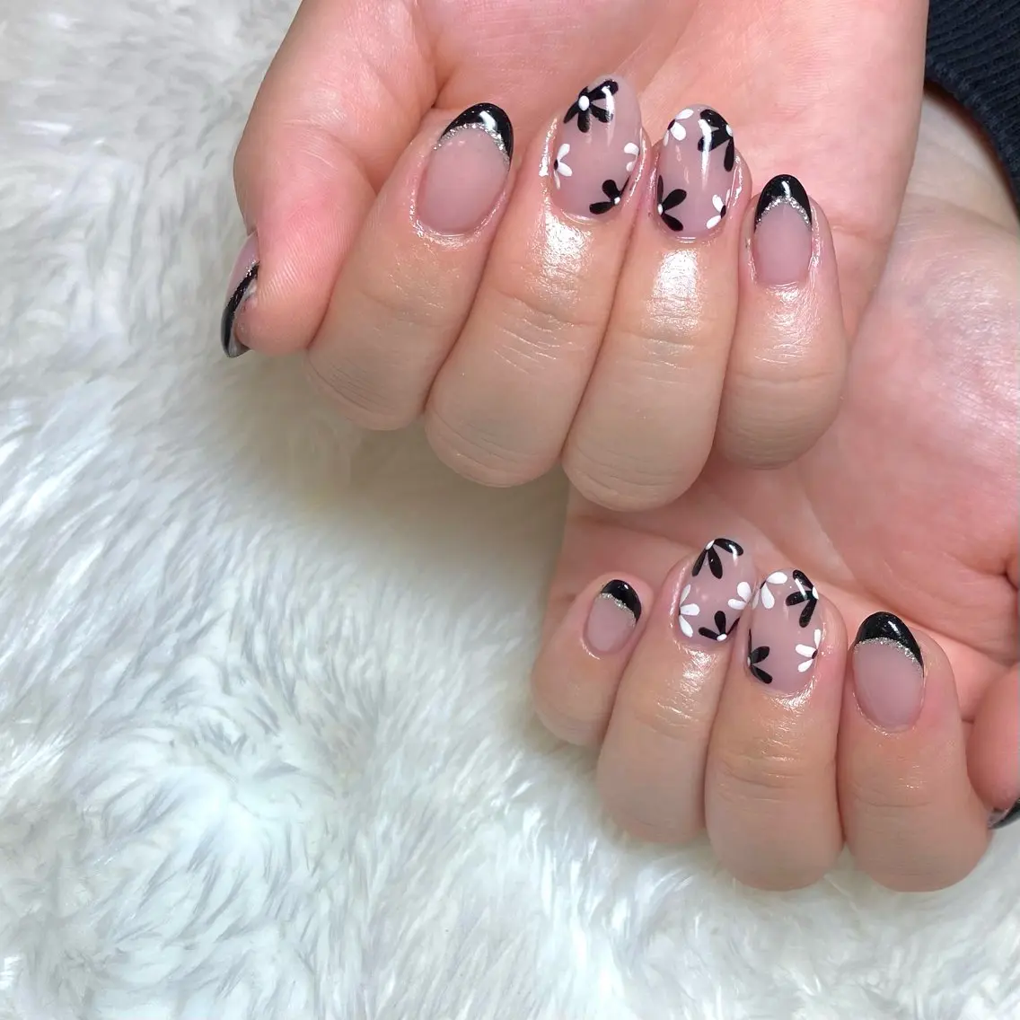 ネイル フラワーネイル フレンチネイル ジェルネイル キラキラネイル 持ち込み Merci momoのネイルデザイン