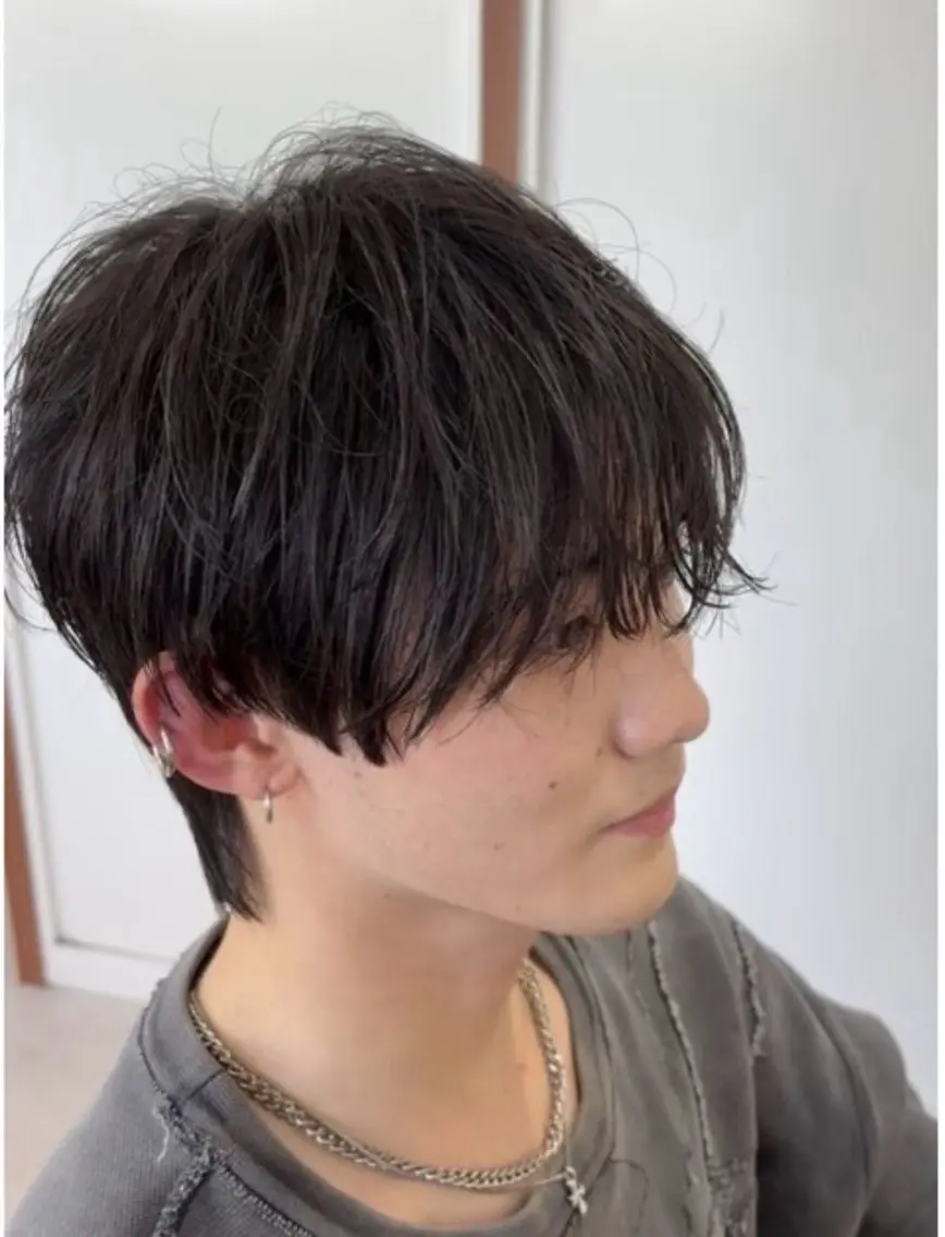パーマ メンズ メンズブリーチ センターパート メンズハイトーン カルマパーマ メンズ韓国風 カット パーマ 似合わせメンズカット ブリーチ/ウルフ/栄のヘアスタイル
