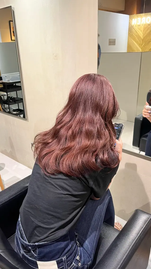 ロング カラー ラベンダーカラー ピンクカラー ピンクラベンダー ヘアカラー トリートメント レイヤーカット🐩 透明感カラー モカのヘアスタイル