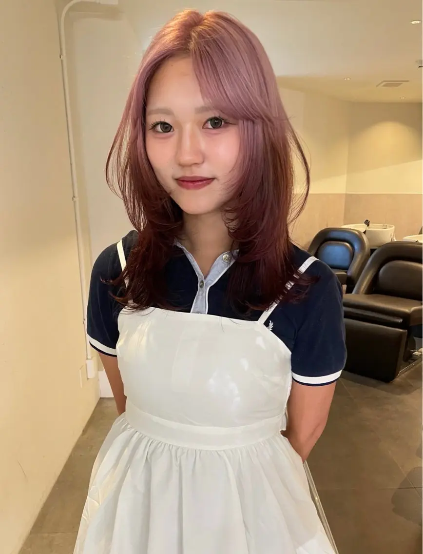 ミディアム カラー ベージュカラー ブリーチ ケアブリーチ デザインカラー ダブルカラー カット ヘアカラー トリートメント MIU/ルーツカラー 顔まわりレイヤーのヘアスタイル