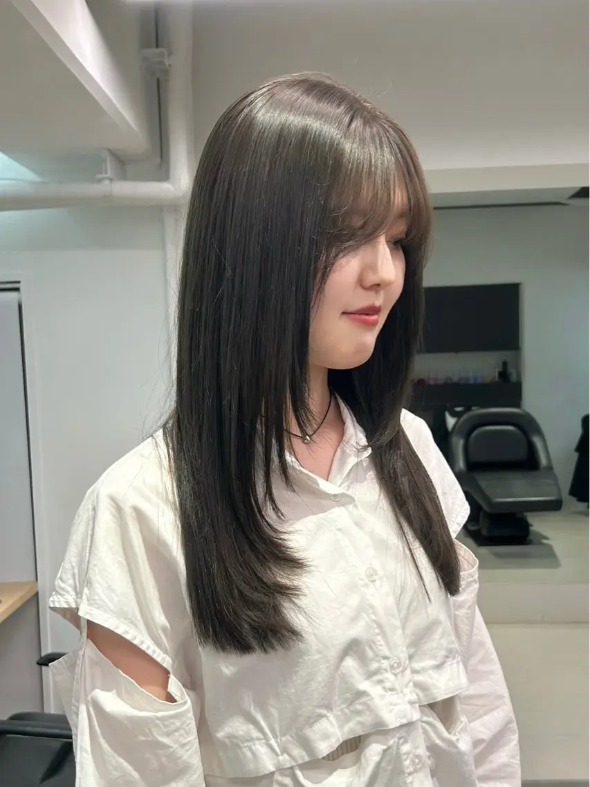 セミロング カラー ベージュカラー オリーブベージュ ヘアカラー トリートメント lomalia moekaのヘアスタイル
