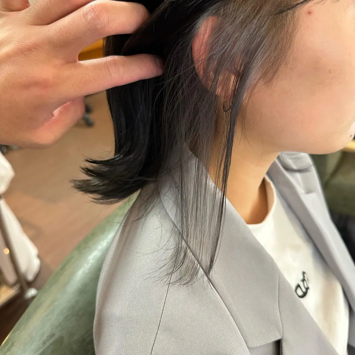 ミディアム カラー シルバー カット ヘアカラー 💜推しインナー カラー/菊池柊真💜のヘアスタイル