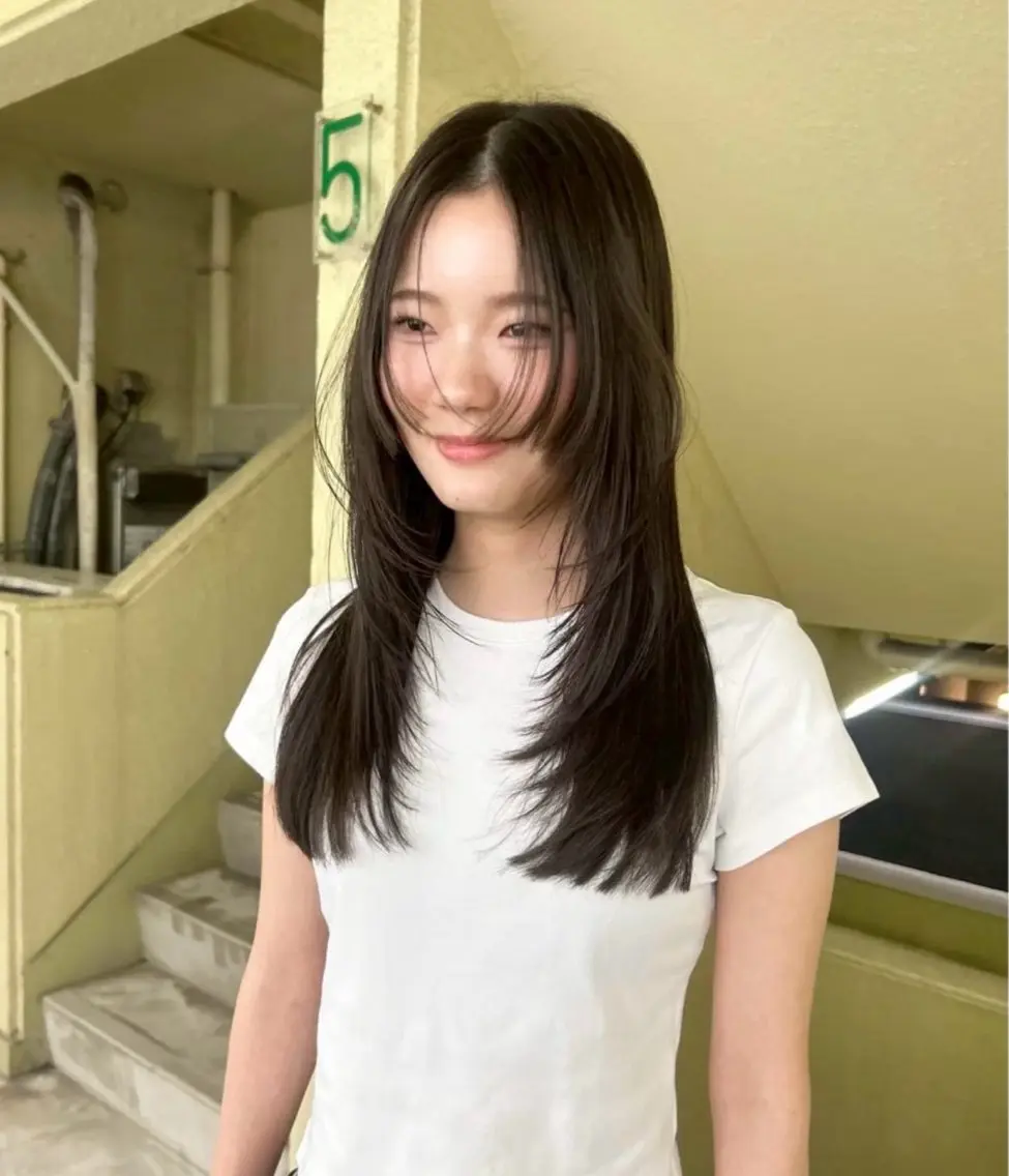ロング オリーブ🎶アッシュ グレージュちひろ🧸のヘアスタイル
