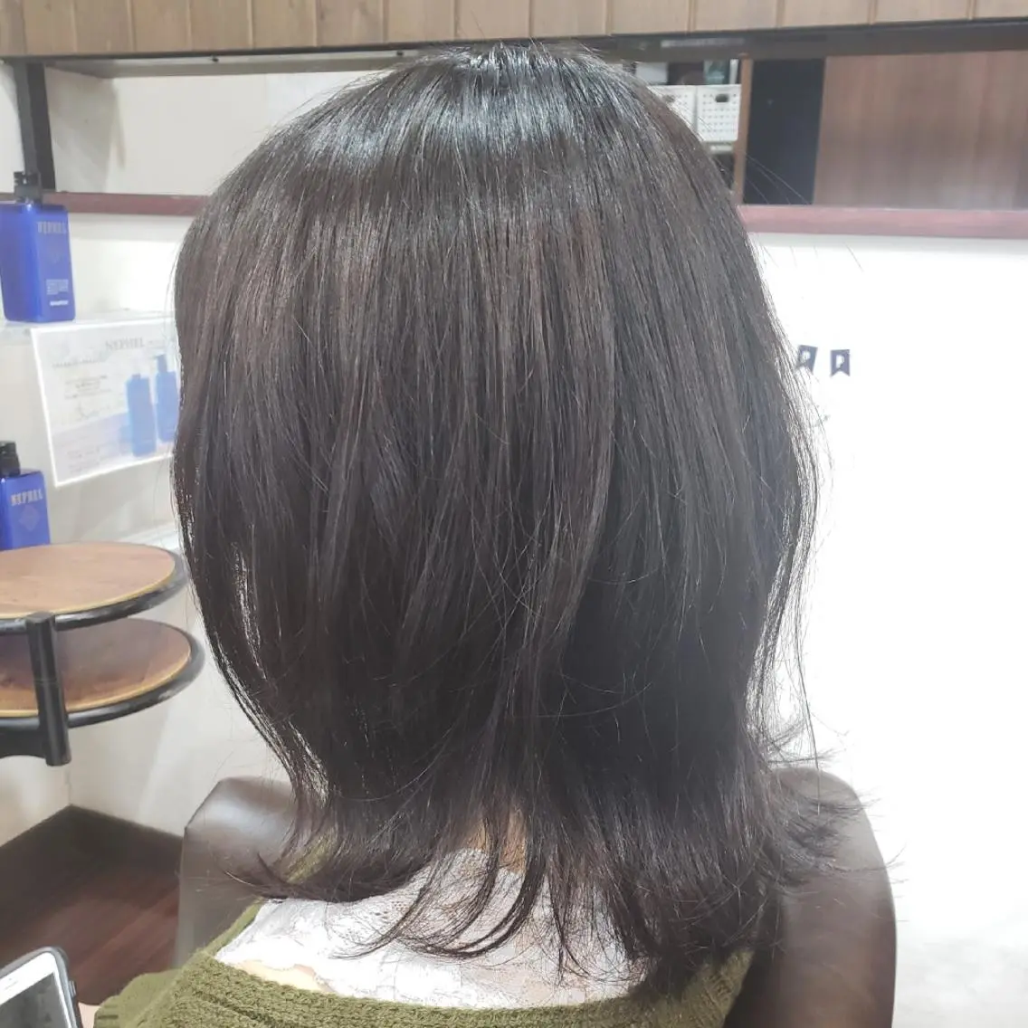 ミディアム カラー ブリーチ ブルーカラー インナーカラー Well‘s黒木🌿 レイヤー💎寒色のヘアスタイル