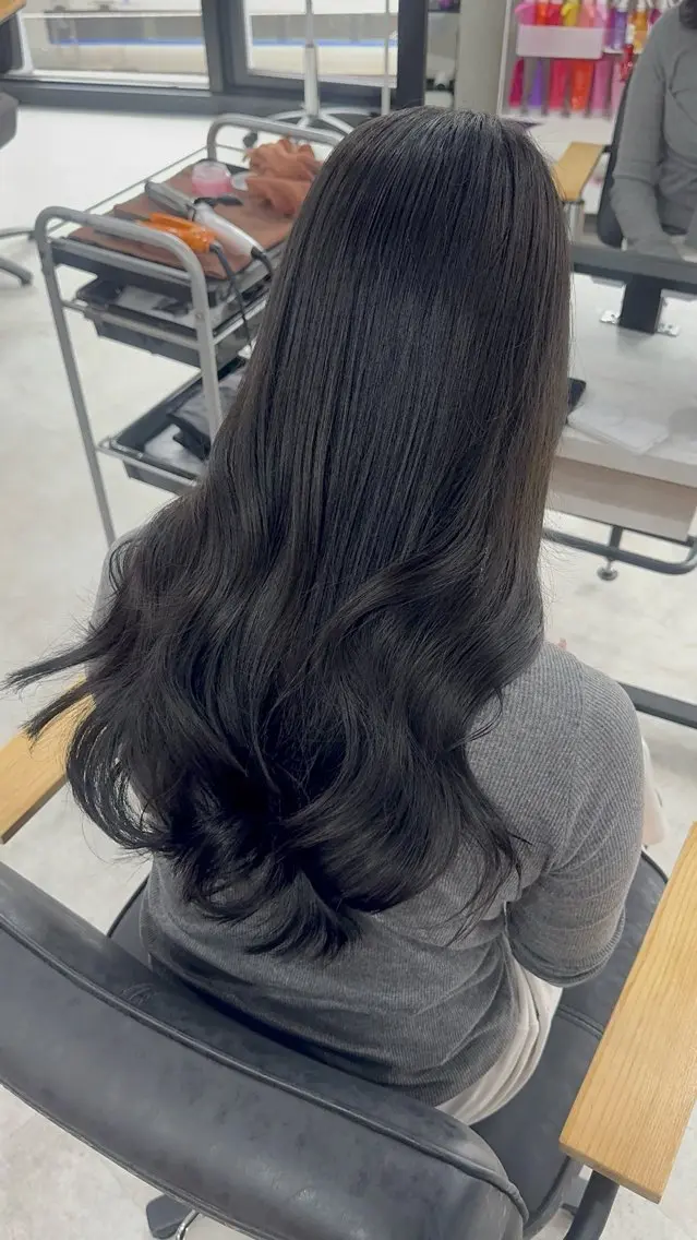 ロング カラー アッシュ アッシュブラウン ベージュカラー 黒髪 ブリーチ ヘアカラー トリートメント 赤み無し柔らかカラー 【梅田】madokaのヘアスタイル