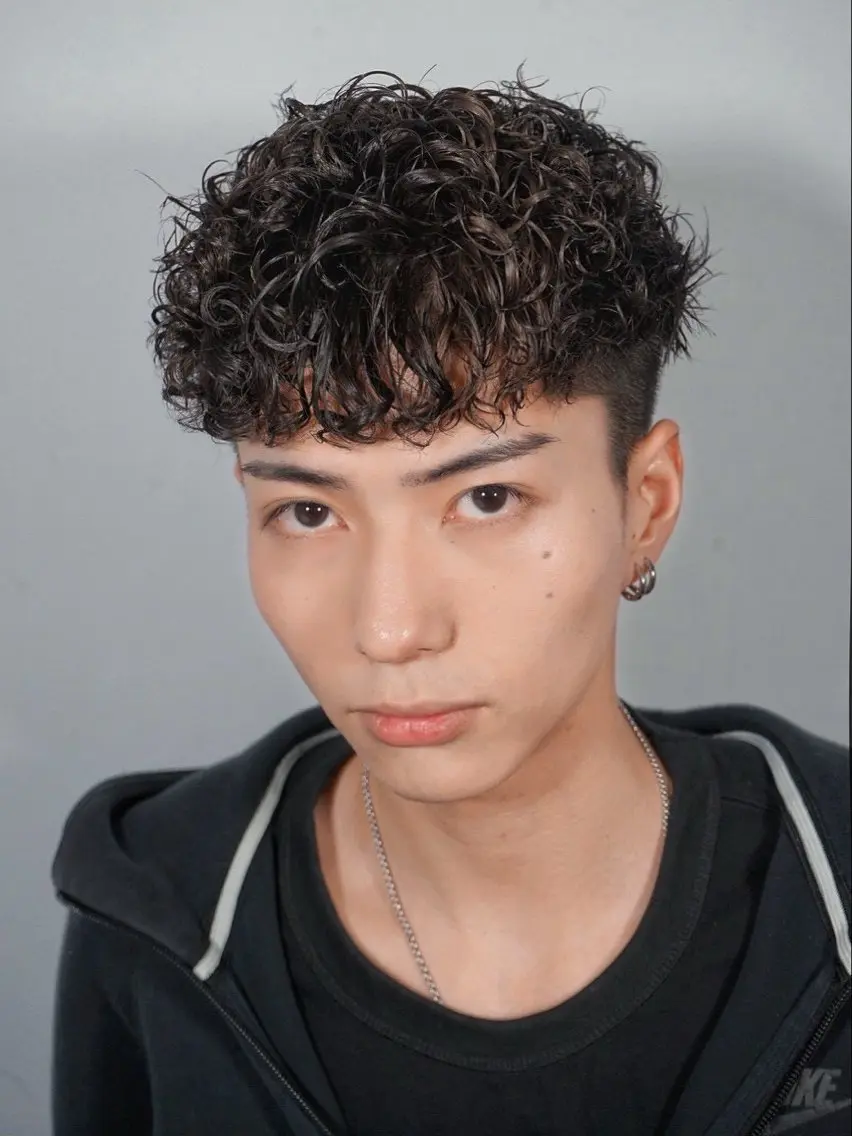 ショート カラー パーマ メンズ 古谷 崇人のヘアスタイル