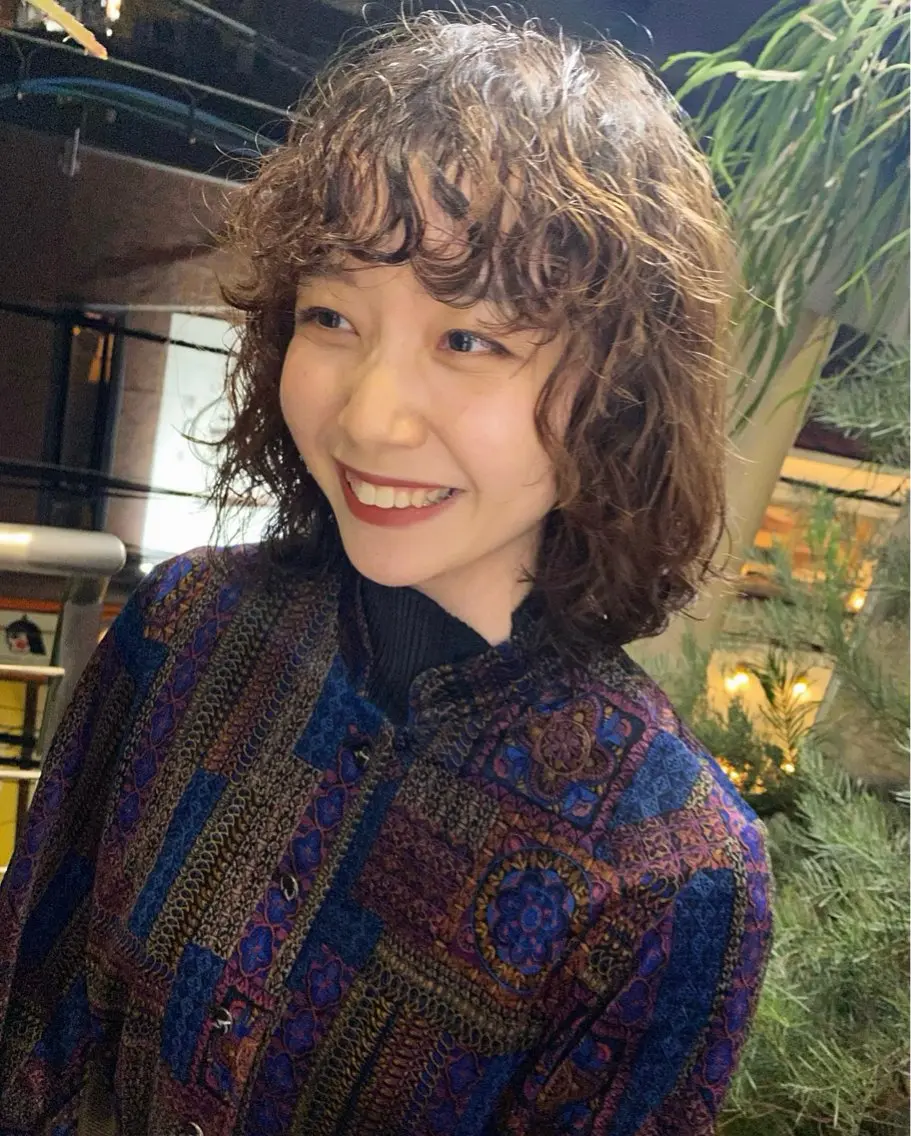 ミディアム Nene/ハイトーン インナーカラーのヘアスタイル