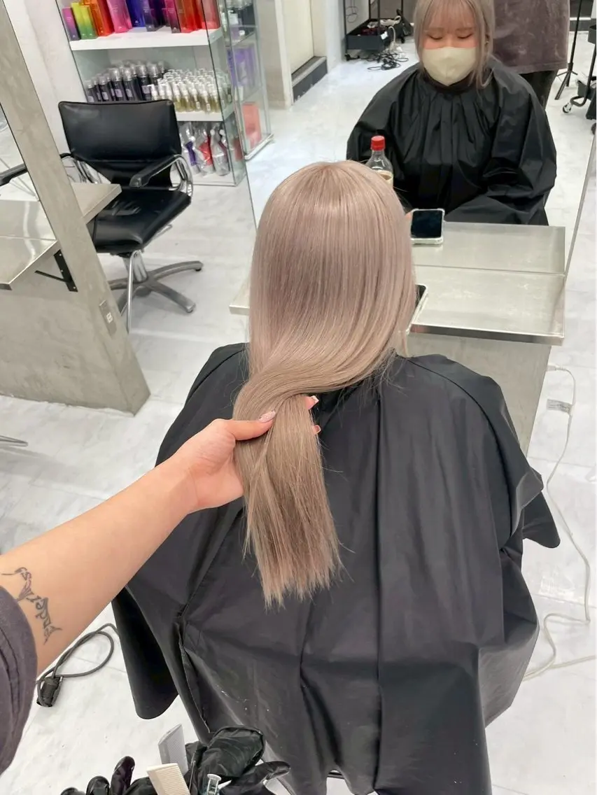 ロング カラー ブリーチ ハイトーンカラー 【ADITION】 Konatsuのヘアスタイル