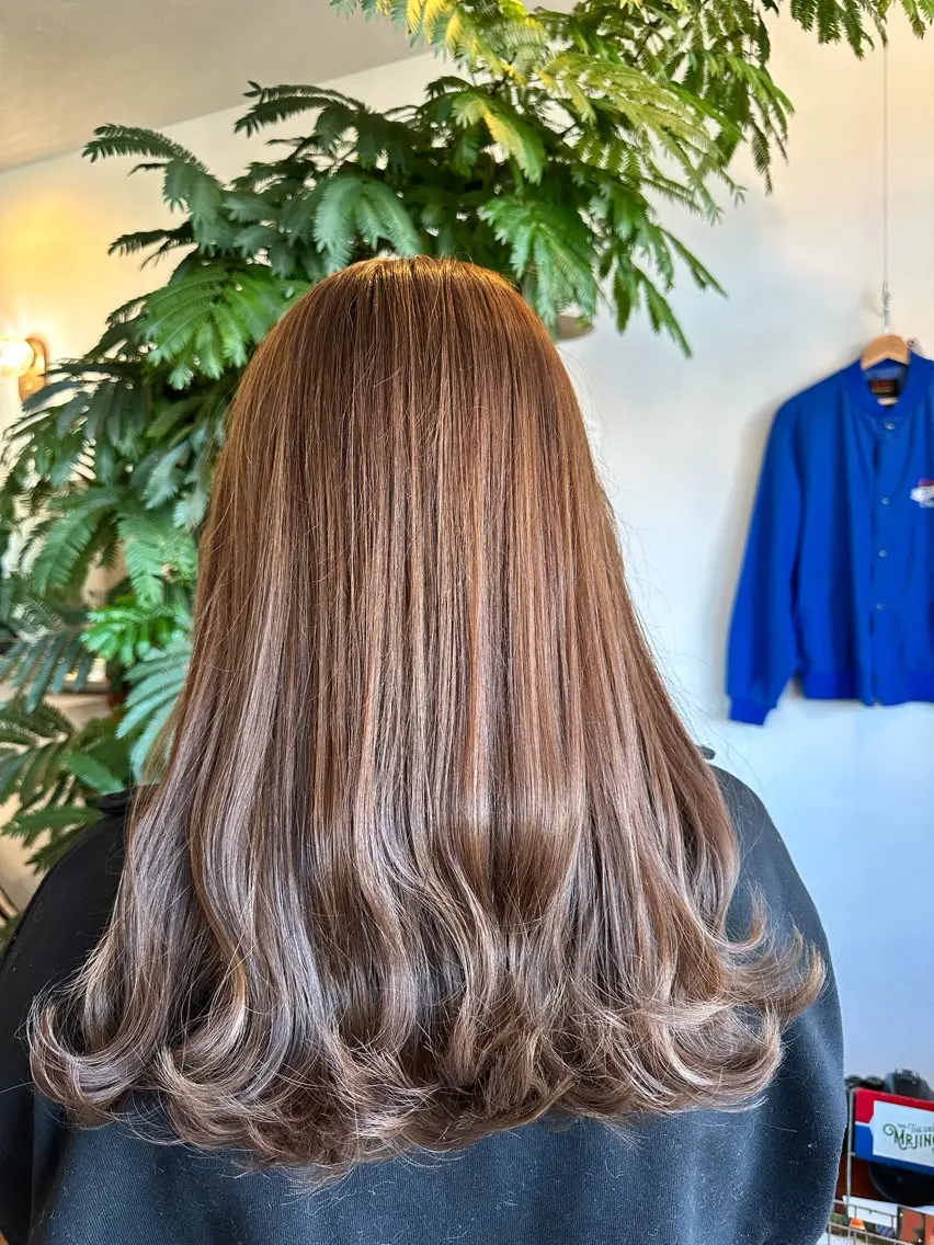 ロング カラー ブラウンカラー ラベンダーカラー 岩村 夏姫のヘアスタイル