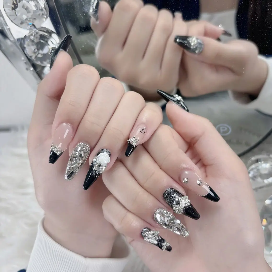 ネイル オーロラネイル チークネイル フラッシュネイル フレンチネイル ジェルネイル ハンドネイル ハンドケア Nova Nail Nambaのネイルデザイン