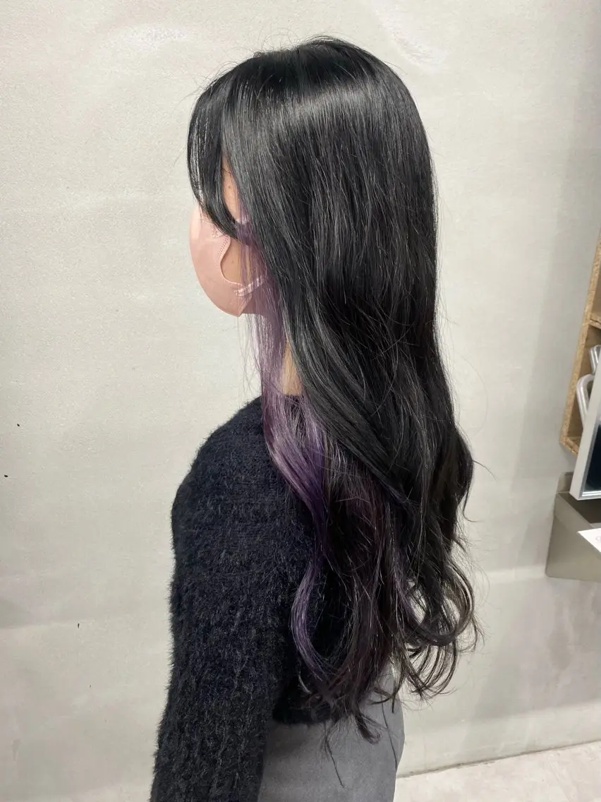 ロング カラー ブリーチ デザインカラー イヤリングカラー インナーカラー パープルカラー 柏 デザインカラー/ レイヤー🐣シオリのヘアスタイル