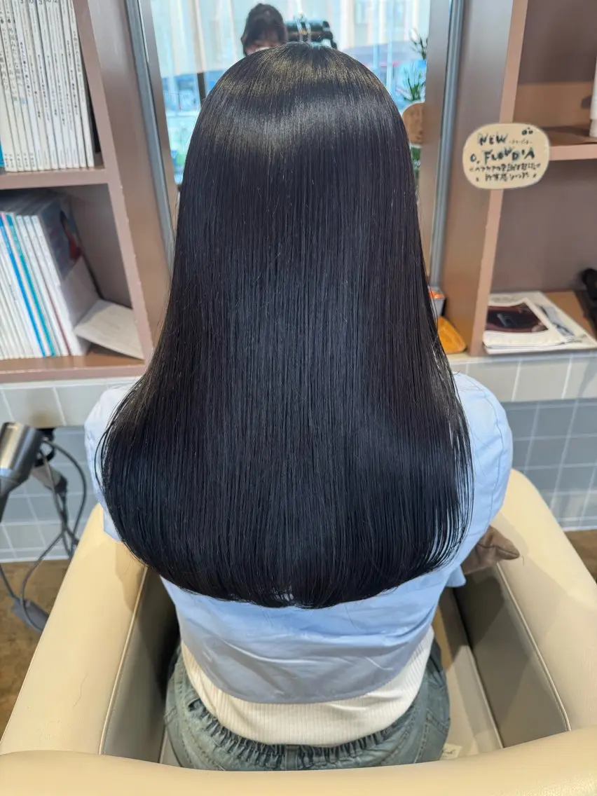 ロング カラー カット ヘアカラー 秋吉 結愛のヘアスタイル