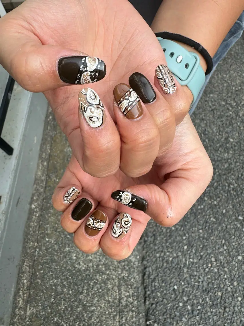 ネイル LAVISH 大和店 emi・:*+のネイルデザイン