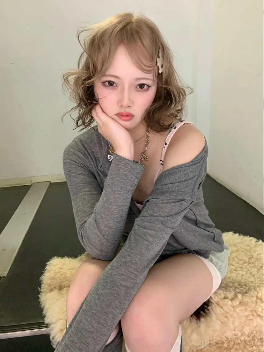 ミディアム カット ヘアカラー トリートメント YUUNA ハイトーンカラーのヘアスタイル