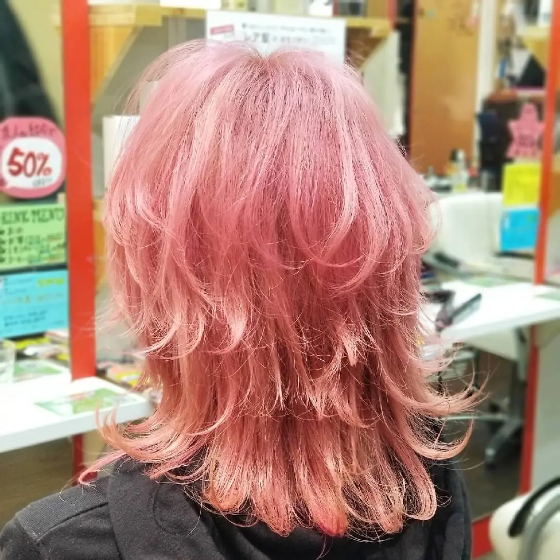 ミディアム カラー ブリーチ ピンクカラー ウルフカット ヘアカラー 植田 /エクステ /ブリーチ/髪質改善のヘアスタイル
