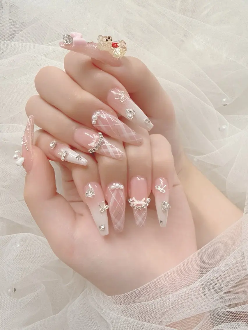 ネイル オーロラネイル クリアネイル ジェルネイル ガーリー 韓国ネイル ハンドネイル Sakura Nail Salonのネイルデザイン