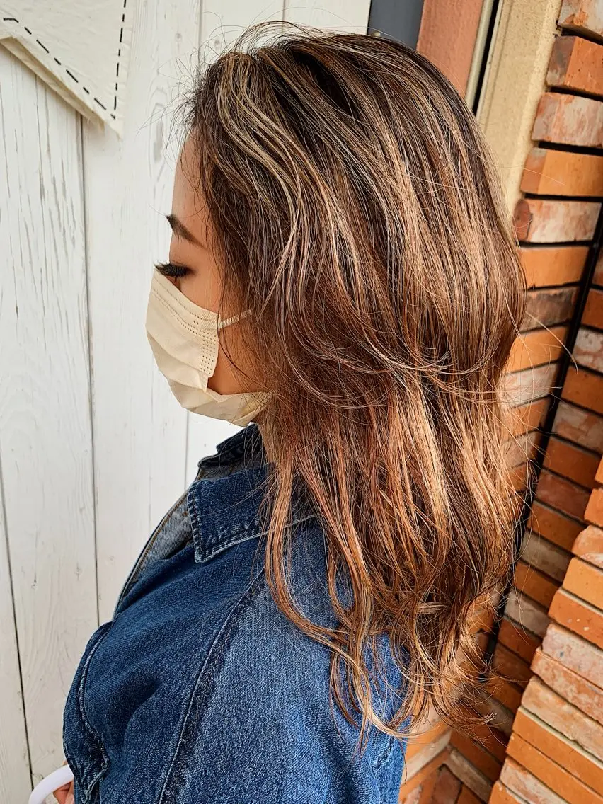 セミロング カラー ハイライトカラー ハイライト カット ヘアカラー ふなき あすかのヘアスタイル