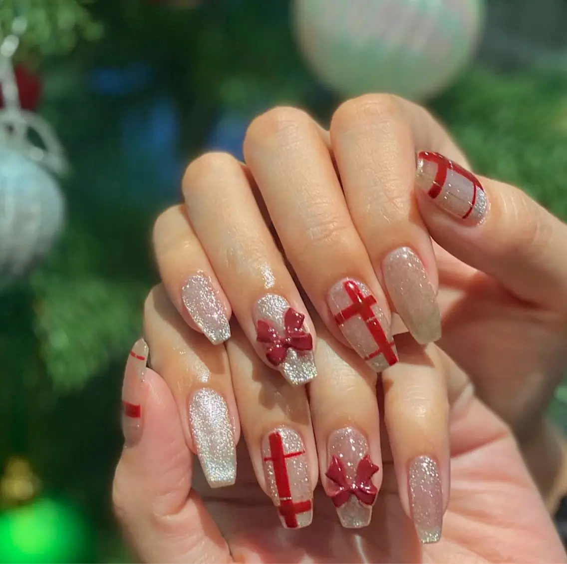 ネイル グラデーション キラキラネイル ワンカラーネイル 冬ネイル Jenn Nail Salonのネイルデザイン