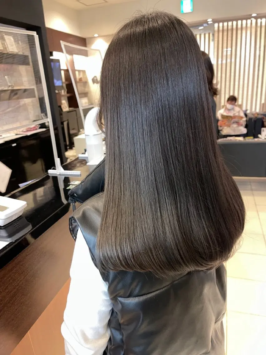 ロング カラー アッシュ アッシュグレー アッシュグレージュ グレージュ カット ヘアカラー トリートメント Kamie みかじりのヘアスタイル